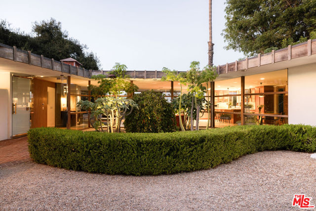 MLS #25596935 image #1