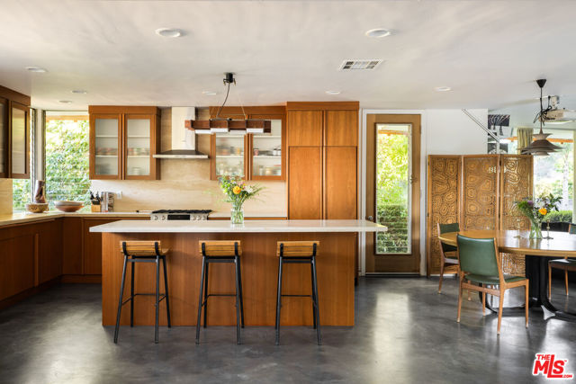 MLS #25596935 image #10