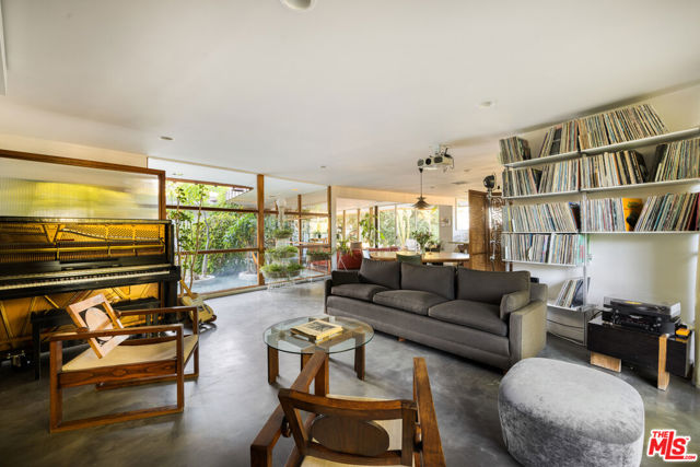 MLS #25596935 image #14