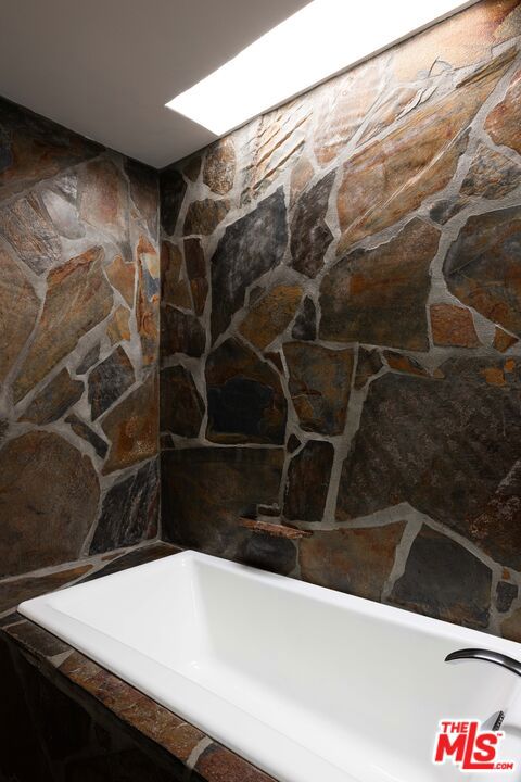 MLS #25596935 image #19