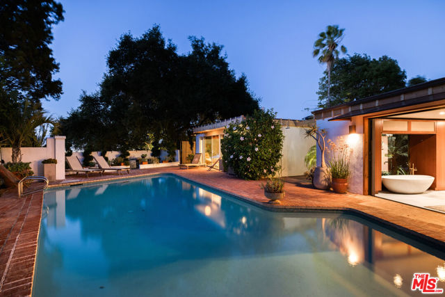 MLS #25596935 image #2