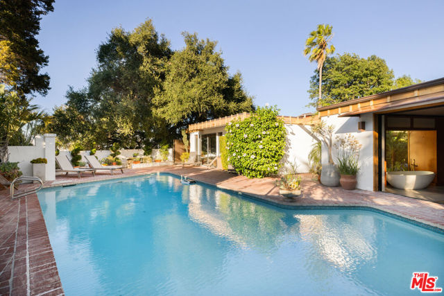 MLS #25596935 image #24