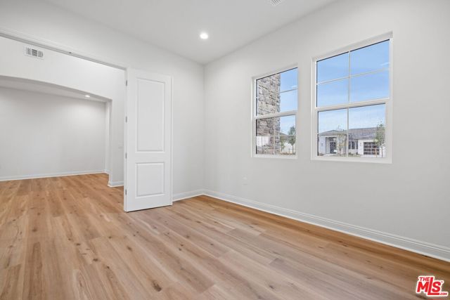 MLS #25597749 image #29