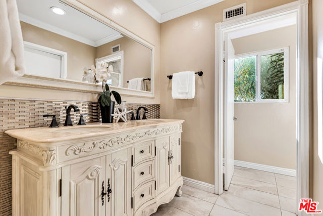 MLS #25598657 image #16