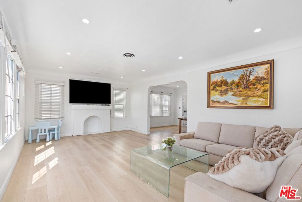 MLS #25599005 image #0