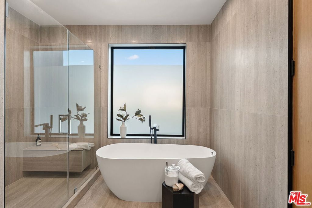 MLS #25602085 image #24