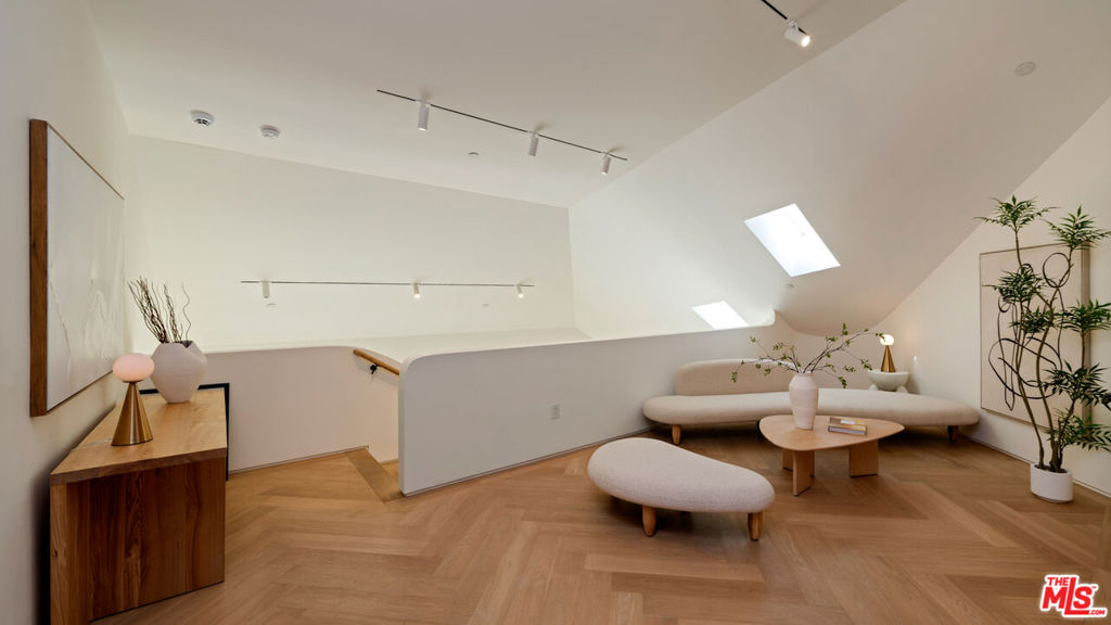 MLS #25602813 image #3