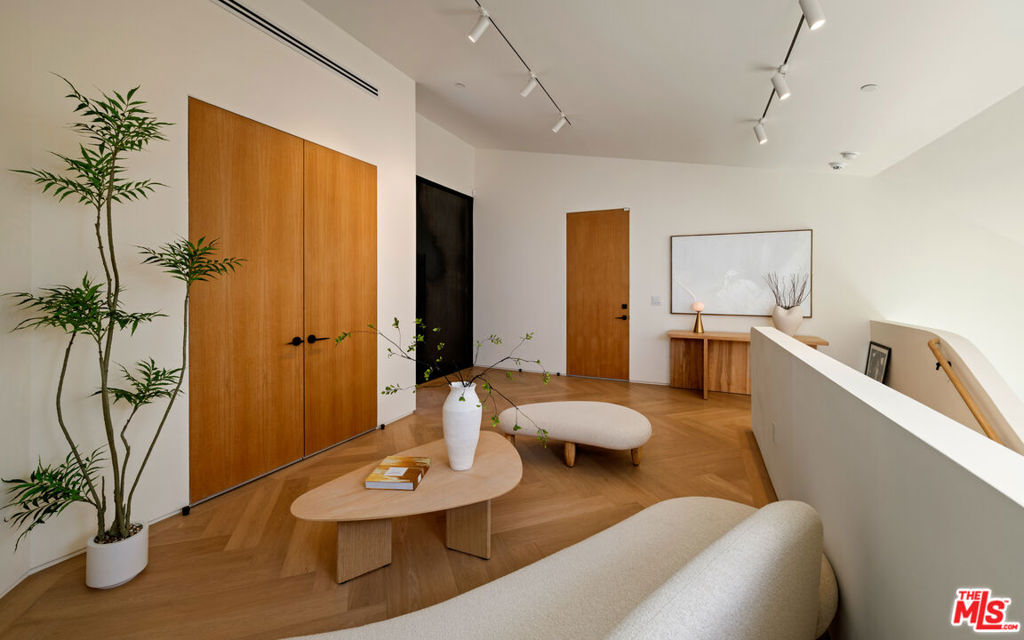 MLS #25602813 image #4