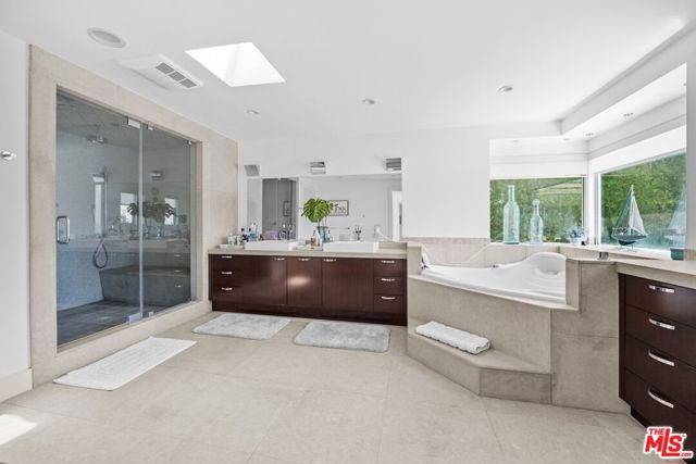 MLS #25604475 image #19