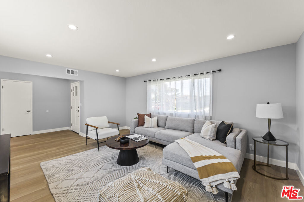 MLS #25608013 image #1