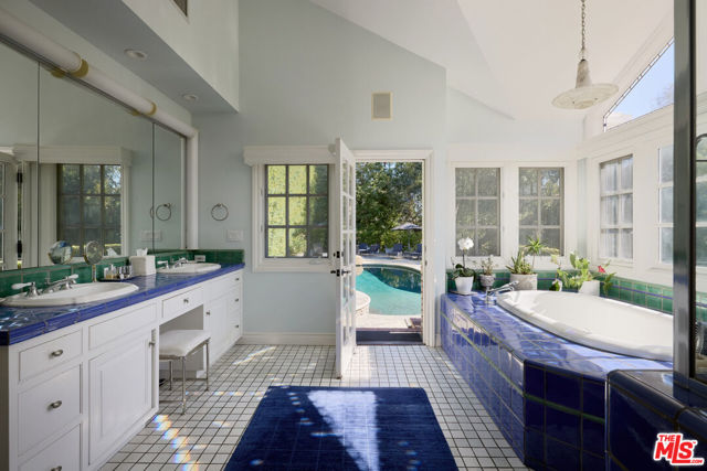 MLS #25608419 img 16