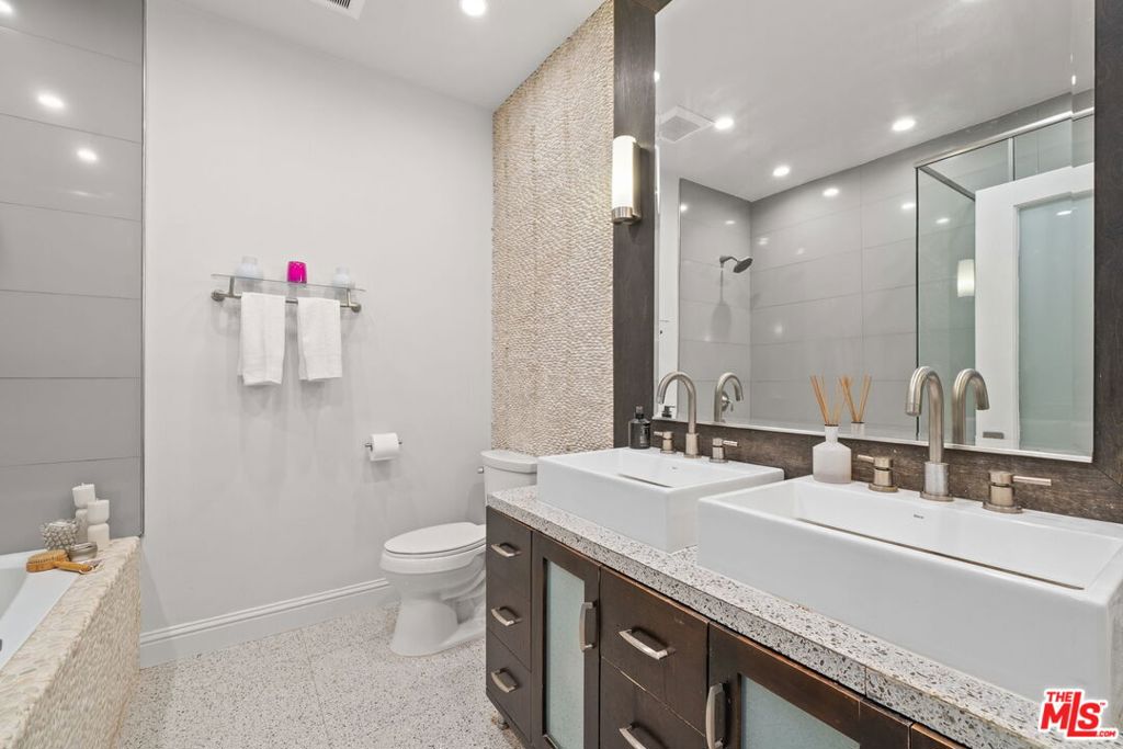 MLS #25610111 image #16