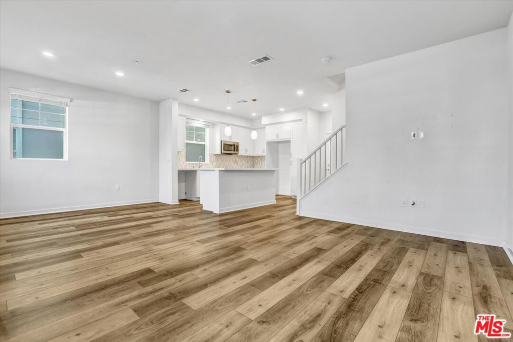 MLS #25610145 image #2