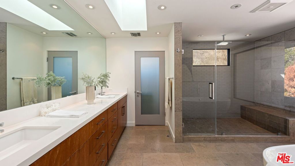 MLS #25613487 image #13