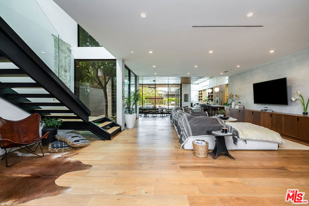 MLS #25614083 image #3