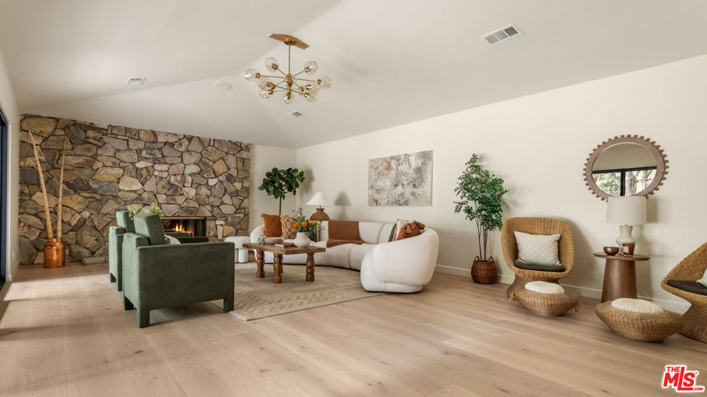 MLS #25615271 image #16