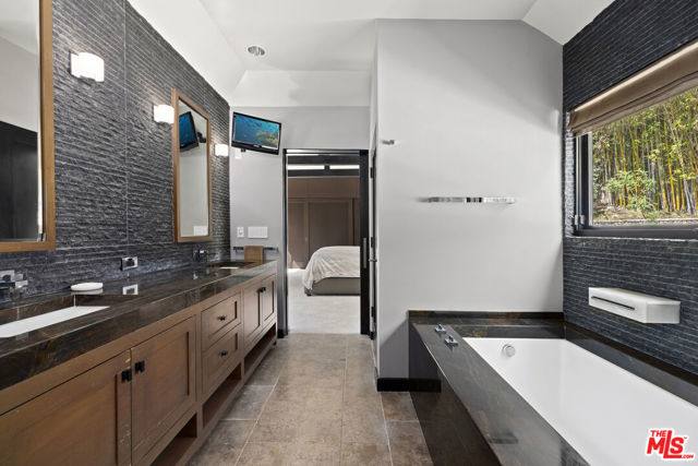 MLS #25615841 image #20