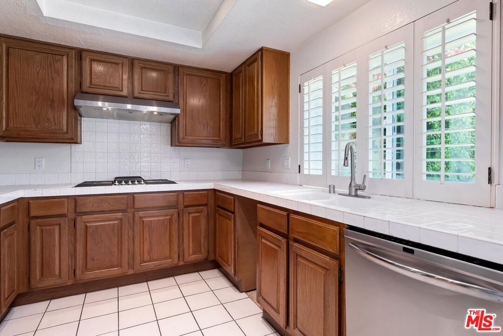 MLS #25615845 image #16