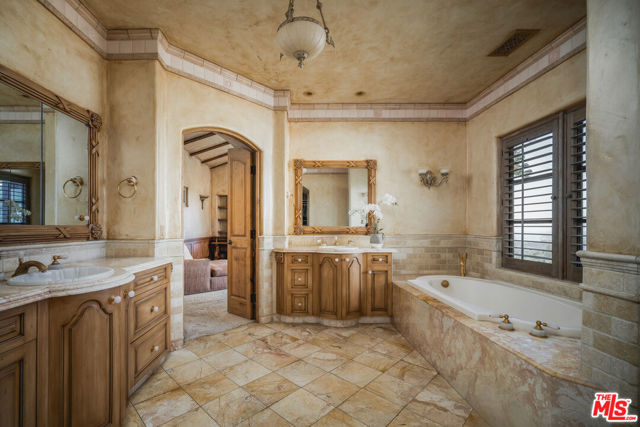 MLS #25615941 image #12