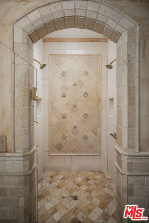 MLS #25615941 image #14