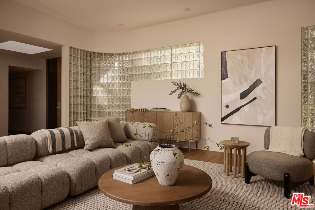 MLS #25617167 image #2