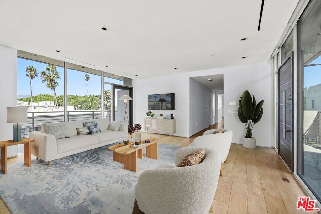 MLS #25618759 image #1