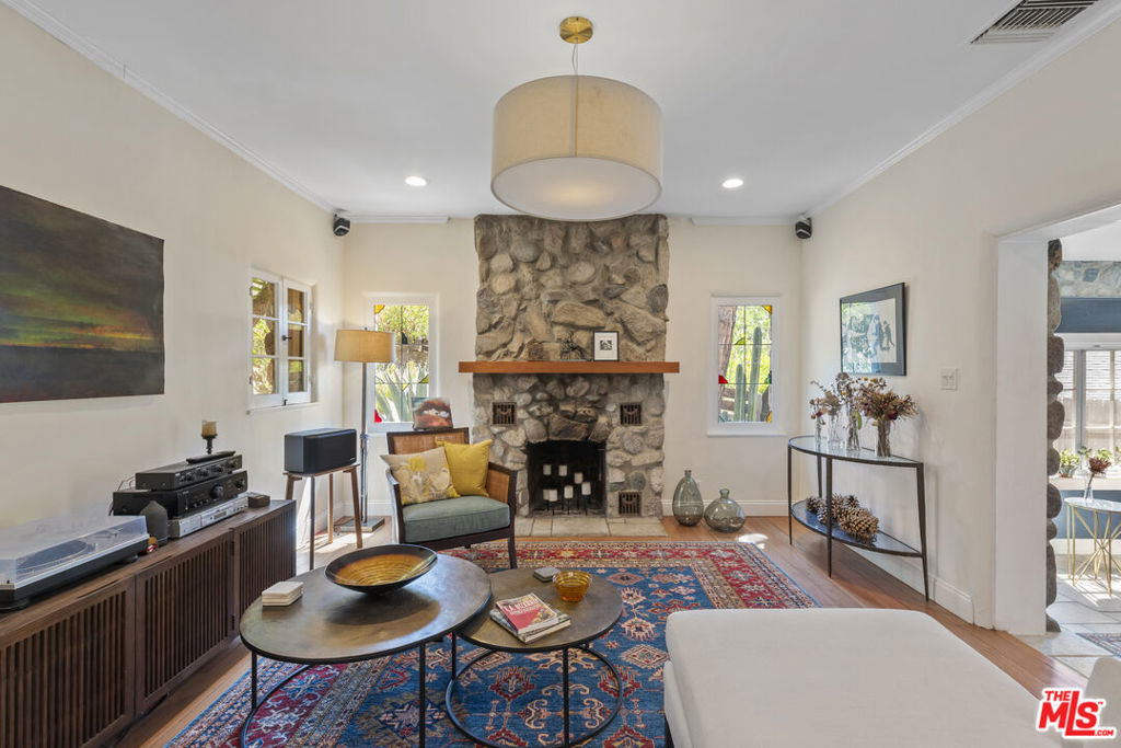 MLS #25621765 image #0