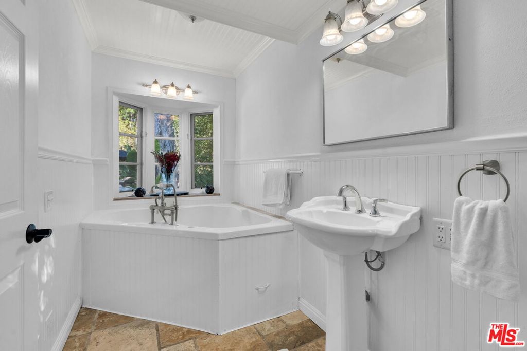 MLS #25623497 image #32