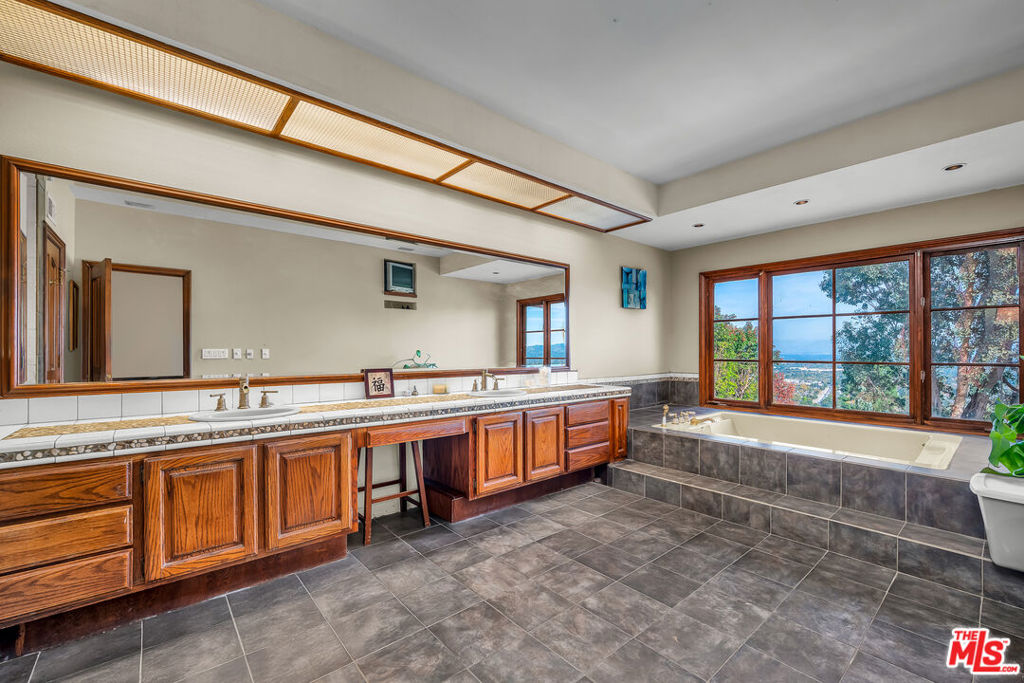 MLS #25625453 image #18