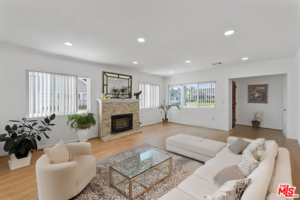 MLS #25626959 image #0