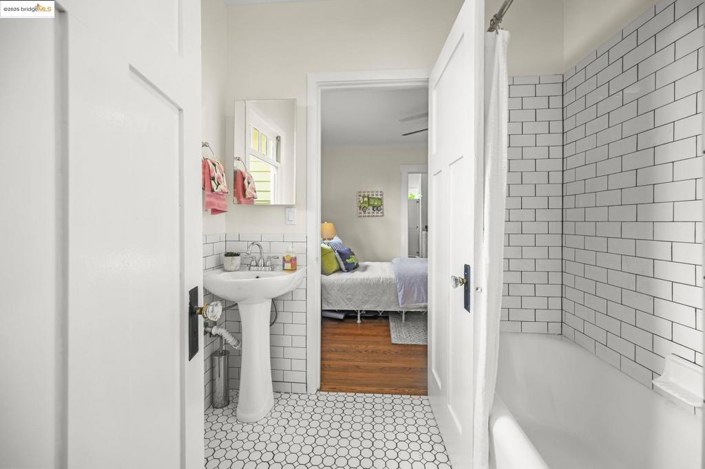 MLS #41112019 image #23