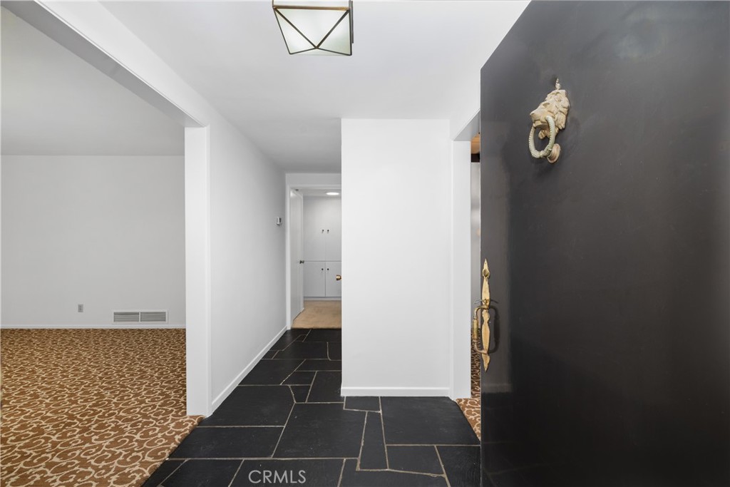 MLS #AR25240124 image #2