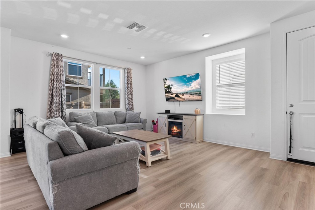 MLS #CV25102472 image #3