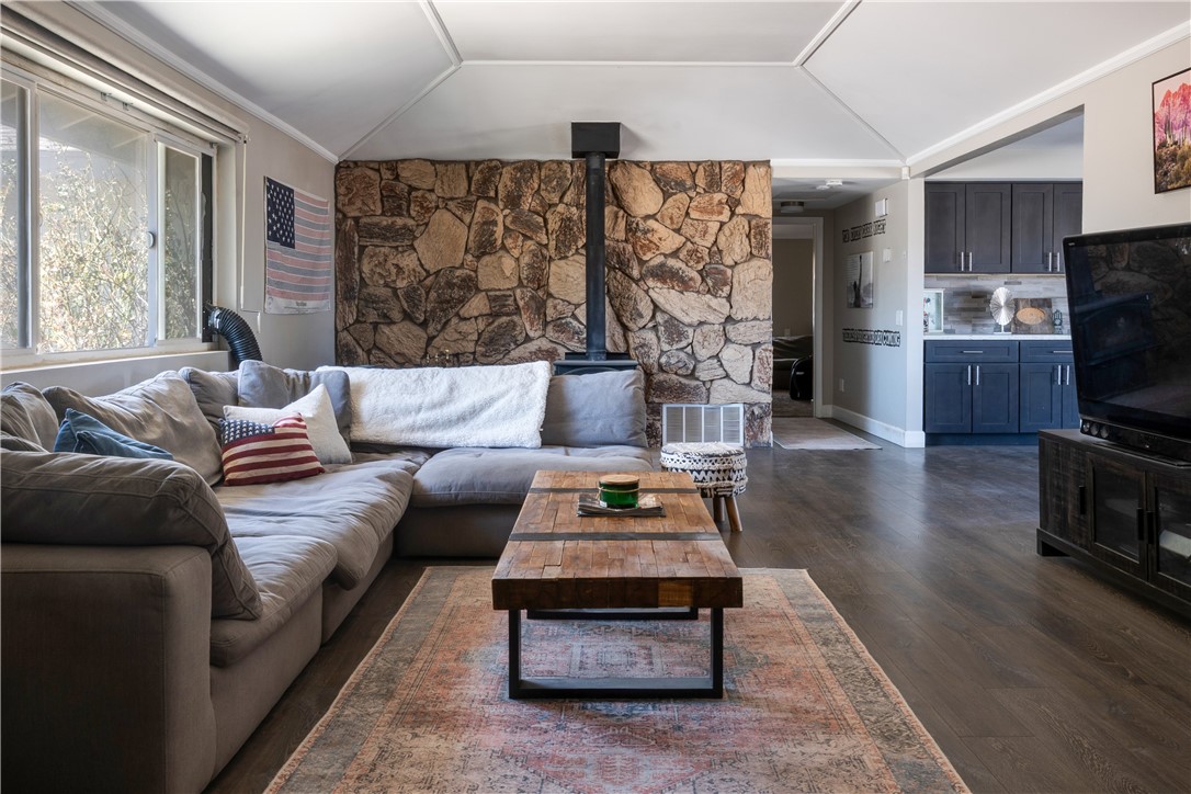 MLS #CV25187650 image #1