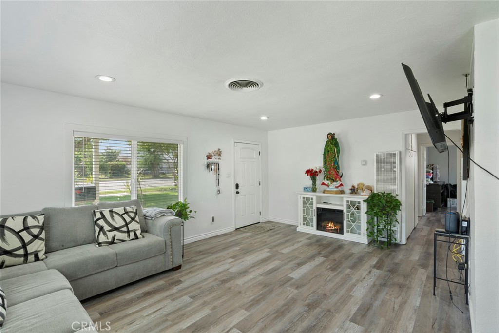 MLS #CV25235186 image #8