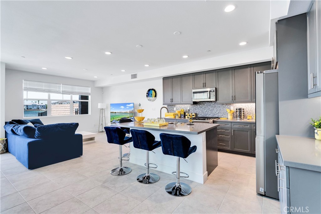 MLS #CV25246460 image #1