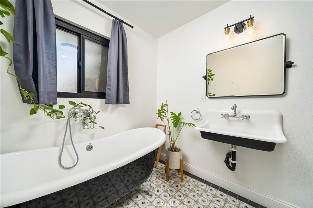 MLS #CV25249449 image #23