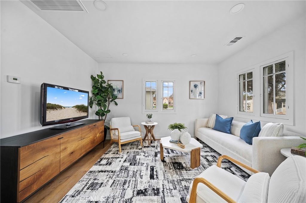 MLS #CV25260892 image #1