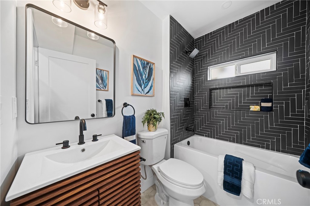 MLS #CV25260892 image #6