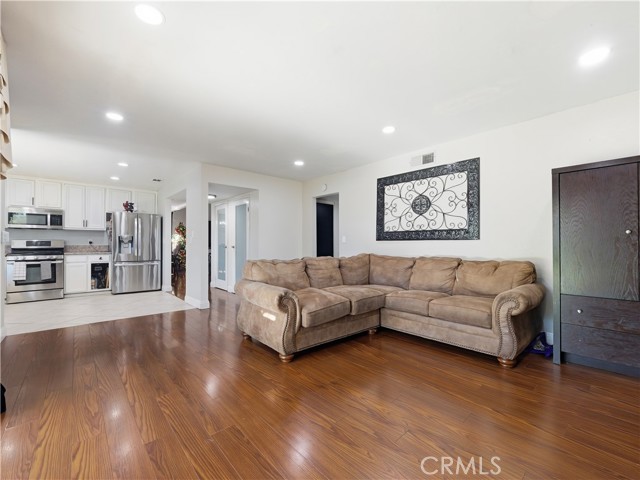 MLS #CV25268862 image #2