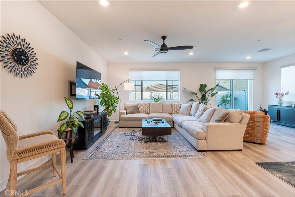 MLS #CV25282375 image #8