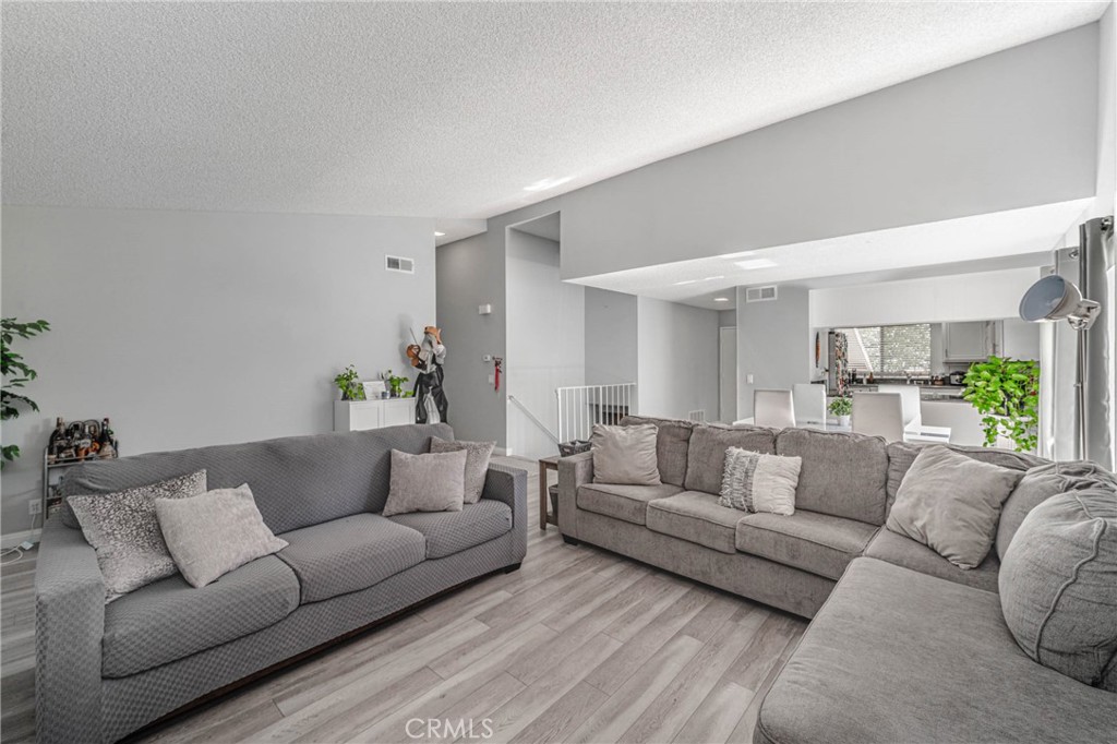 MLS #DW25014966 image #11