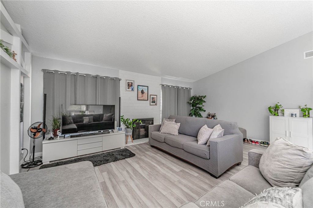 MLS #DW25014966 image #12