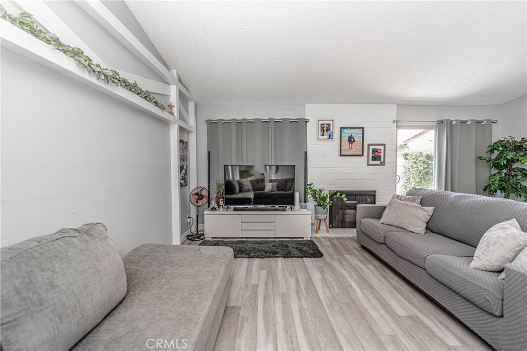 MLS #DW25014966 image #4