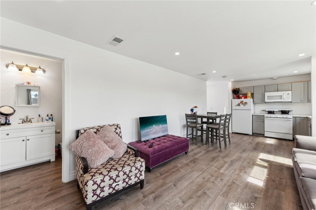 MLS #DW25048130 image #5