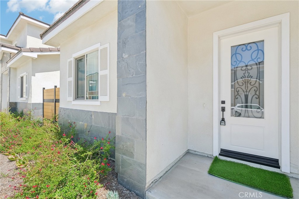 MLS #DW25054086 image #1