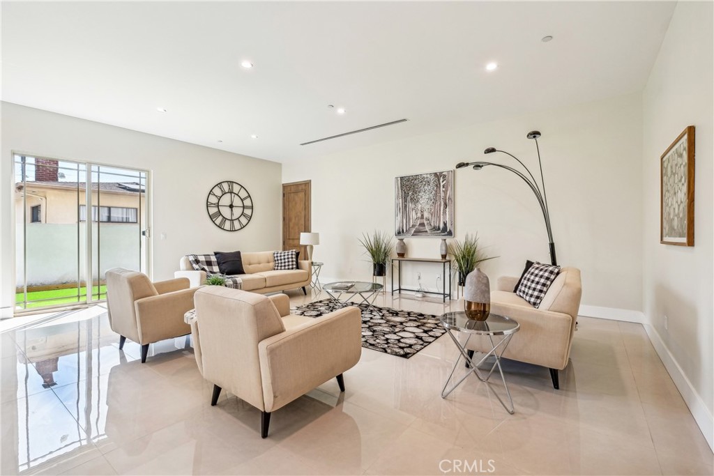 MLS #DW25054086 image #5