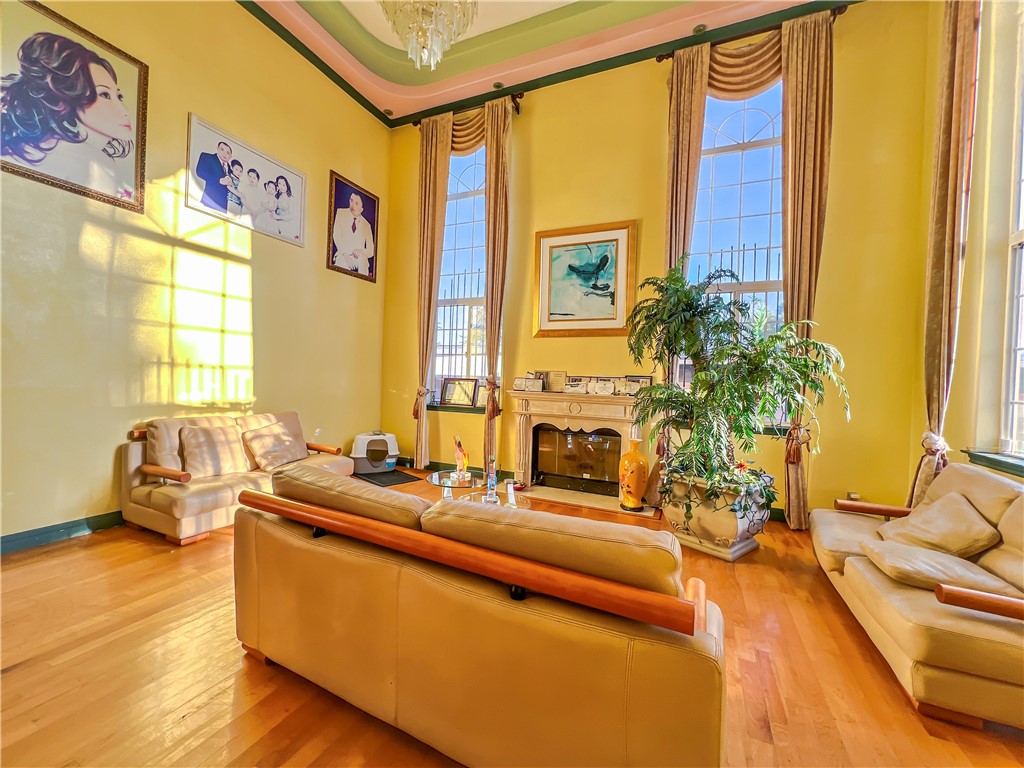 MLS #DW25059420 image #1