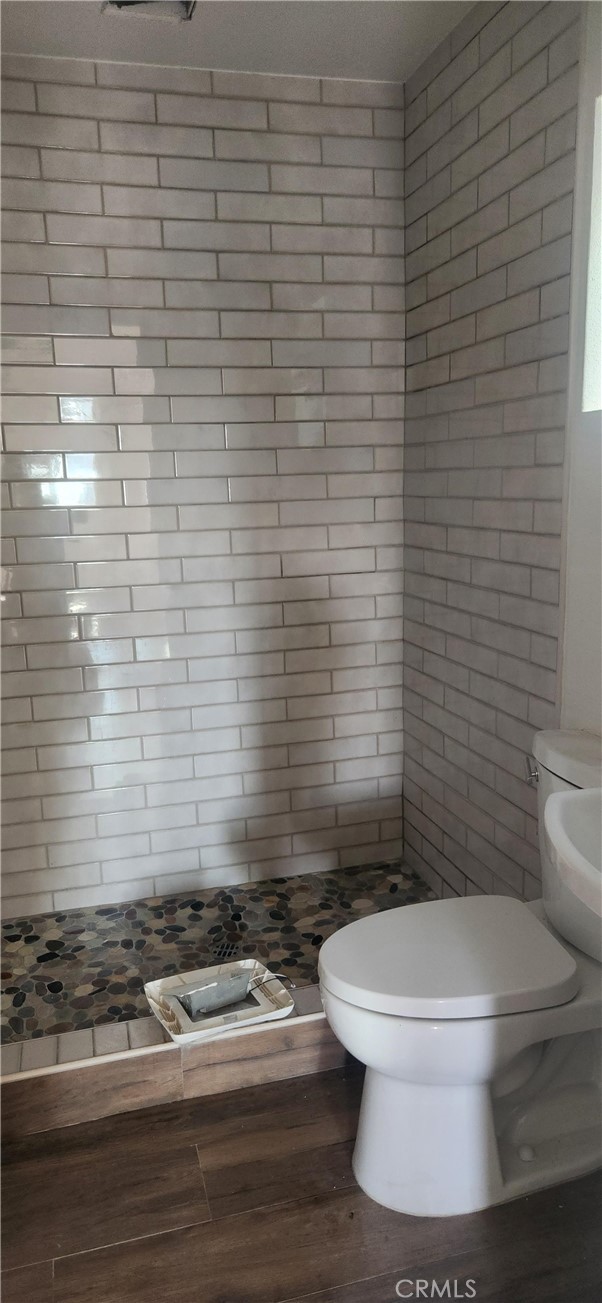 MLS #DW25101135 image #1