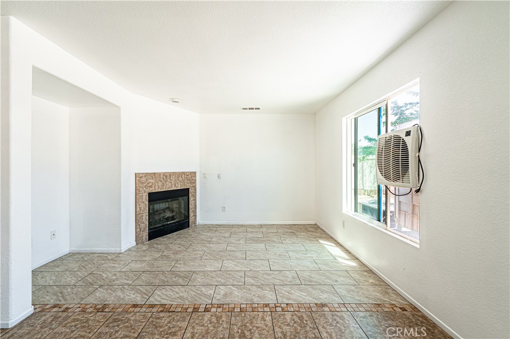 MLS #DW25121777 image #12